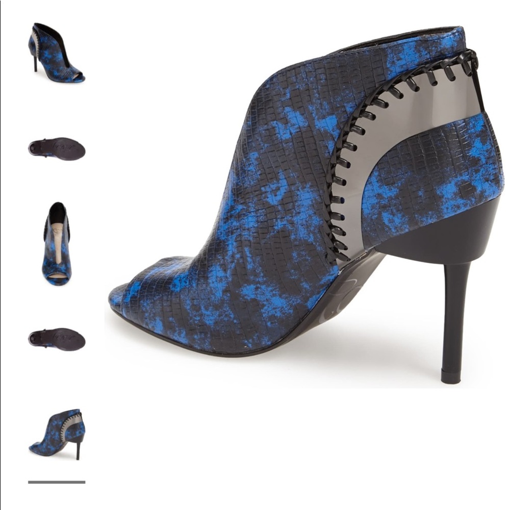 New Fergie Peacoat Blue size 9.5 M booties